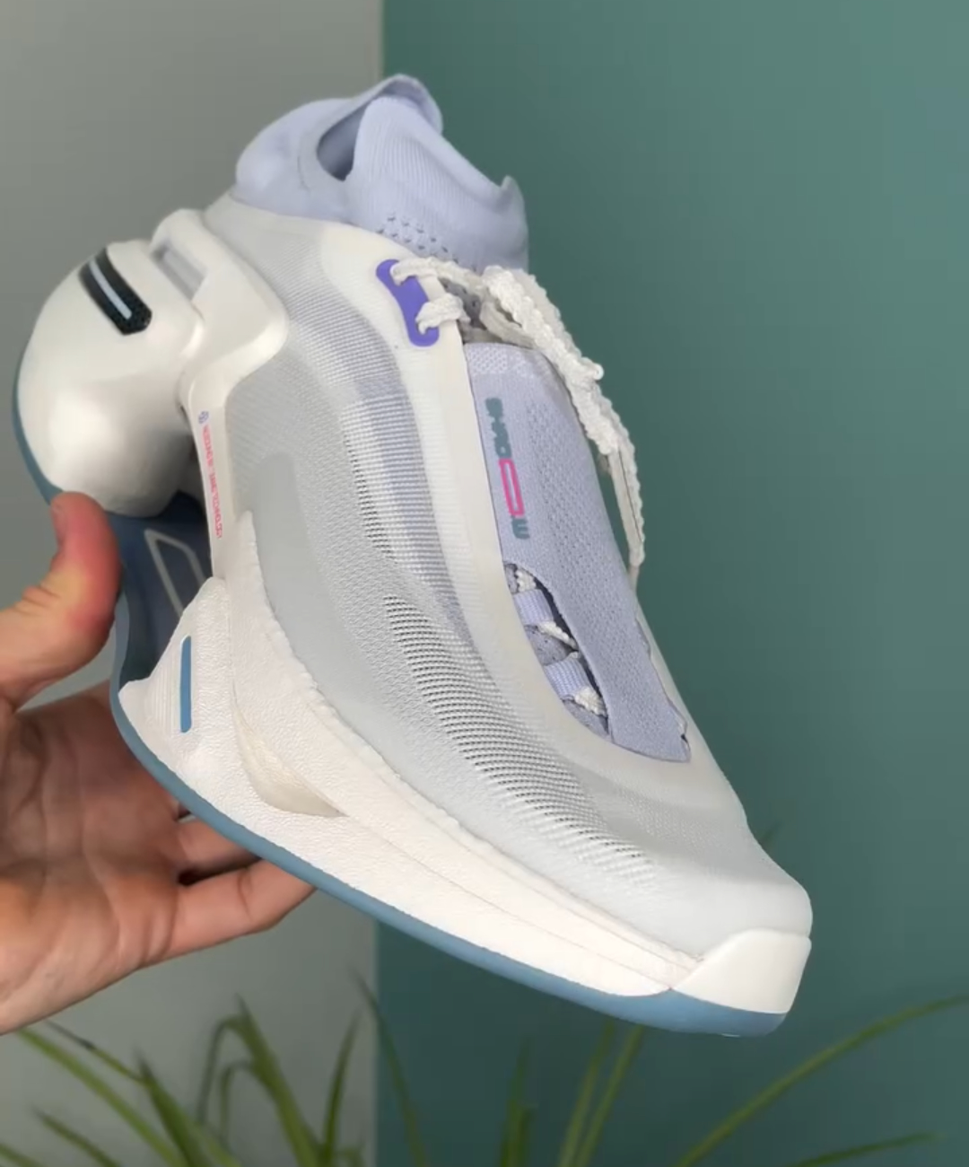 Shock-absorbing casual shoes