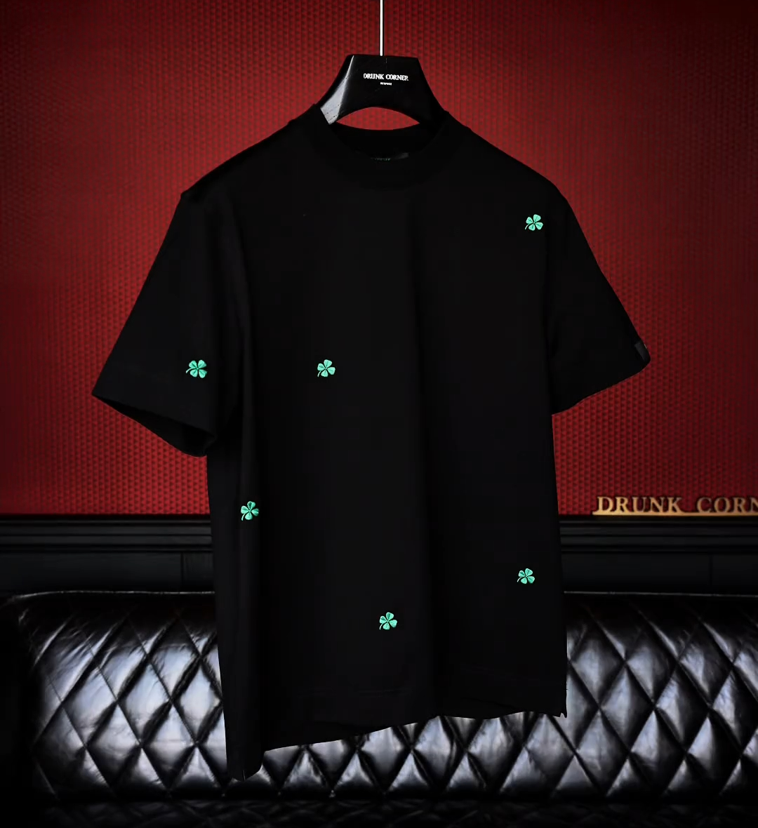 Four-leaf clover crew neck short-sleeved shirt