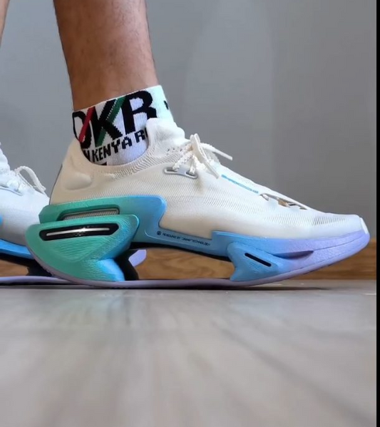 Shock-absorbing casual shoes