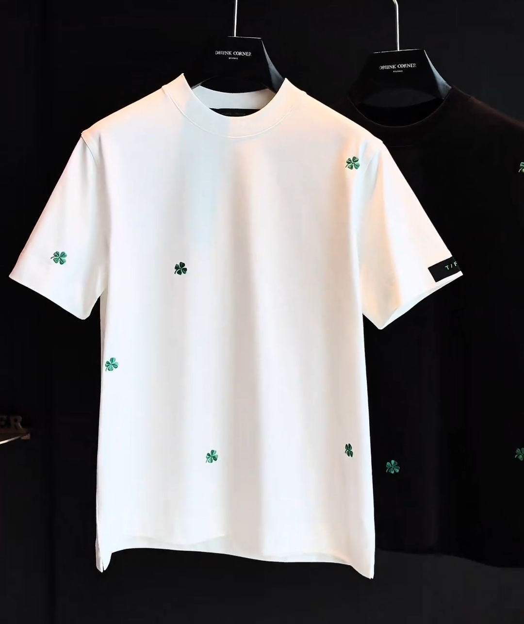 Four-leaf clover crew neck short-sleeved shirt