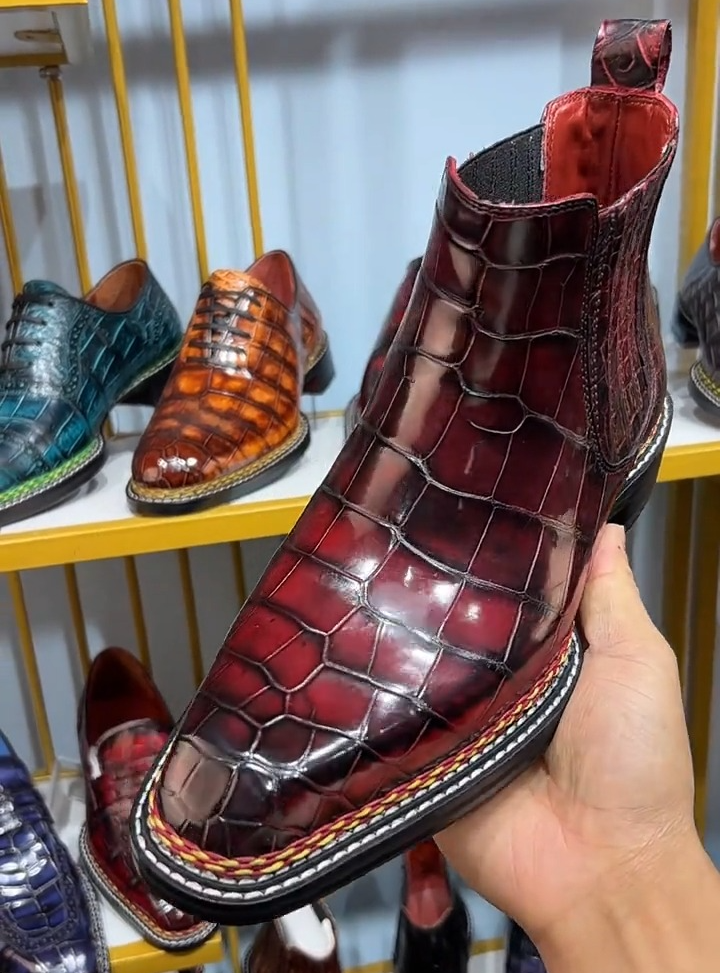 Crocodile-patterned leather Chelsea boots