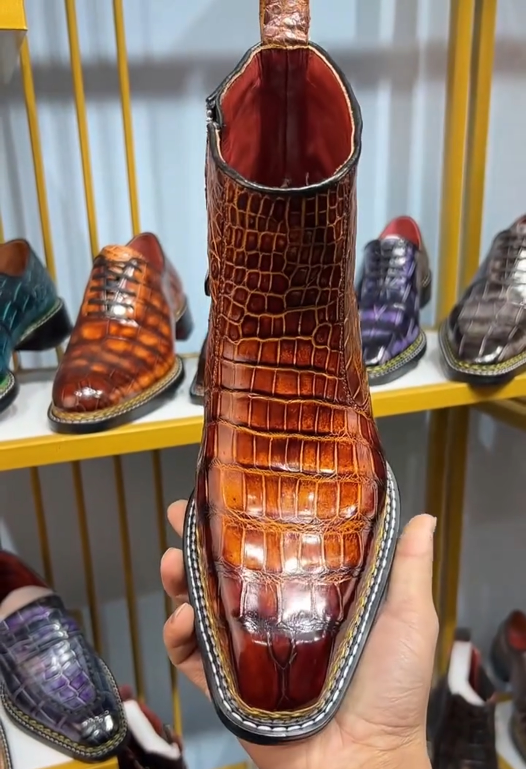 Brown crocodile leather shoes with leather soles