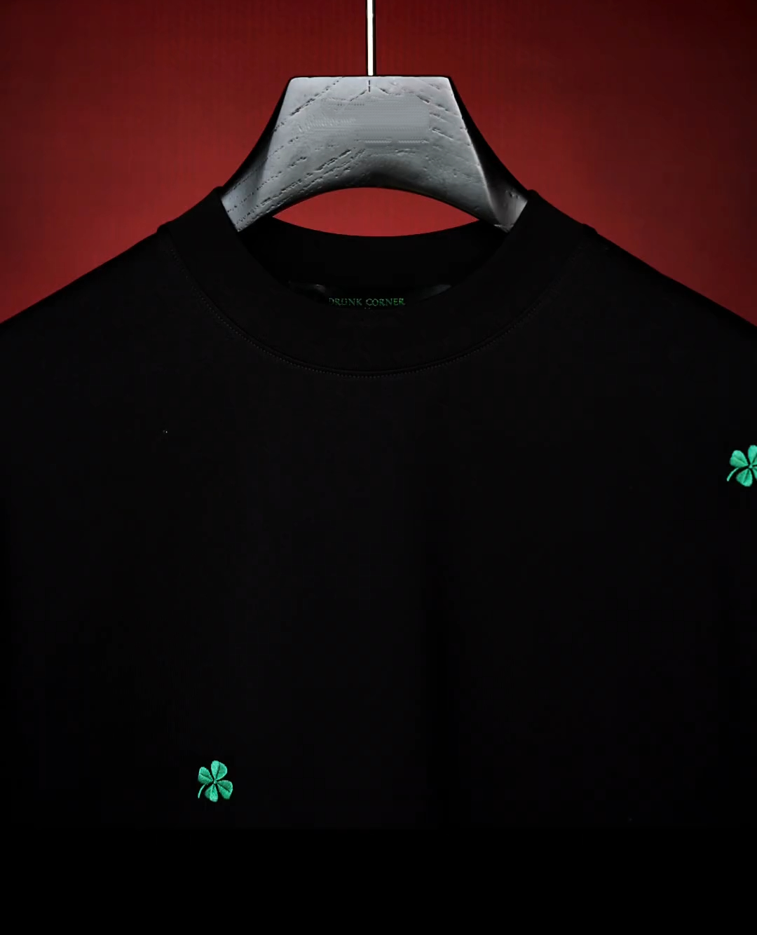 Four-leaf clover crew neck short-sleeved shirt