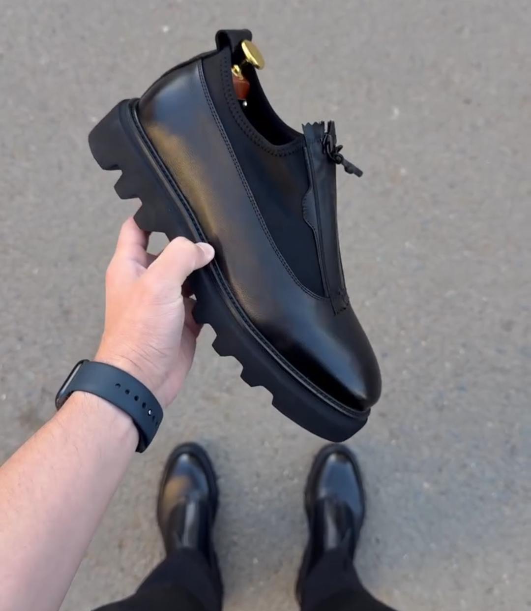 Zipper leather shoes