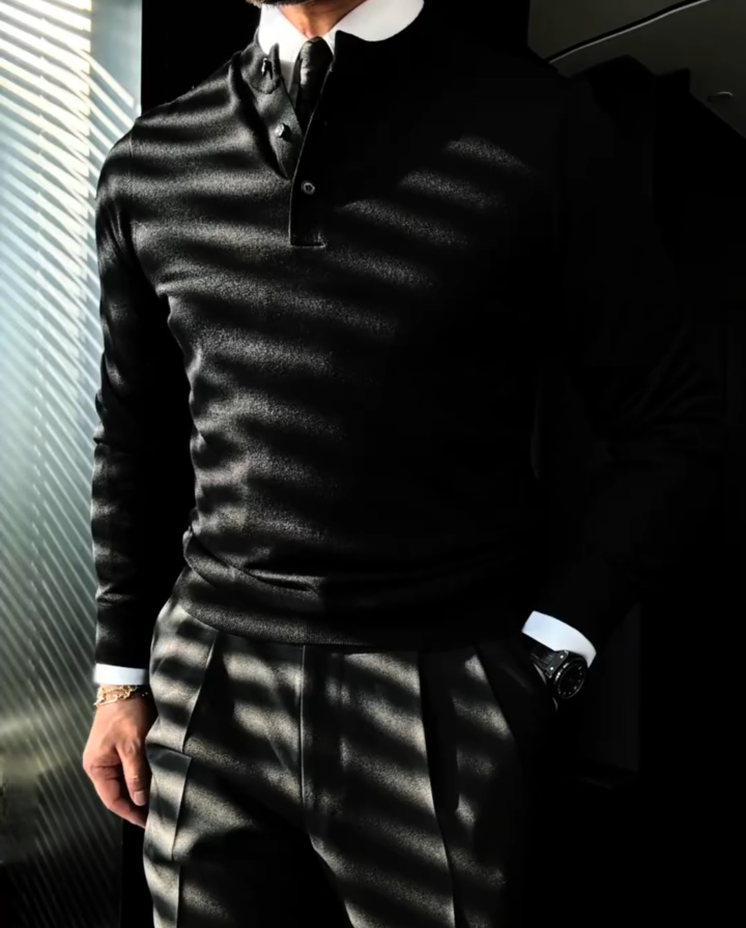 Long-sleeved knitted sweater