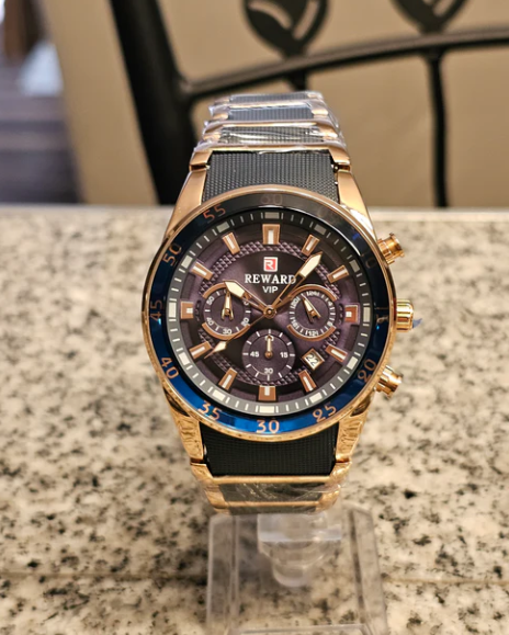 Quartz chronograph wristwatch – an elegant combination of blue and rose gold.