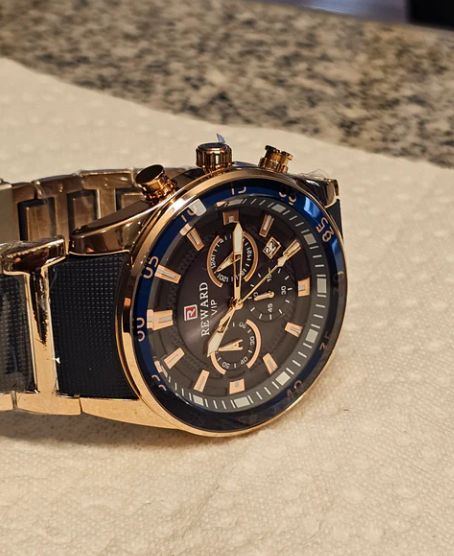 Quartz chronograph wristwatch – an elegant combination of blue and rose gold.