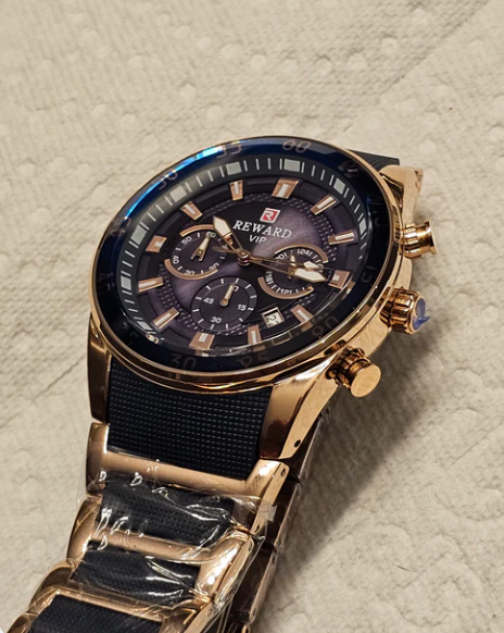 Quartz chronograph wristwatch – an elegant combination of blue and rose gold.