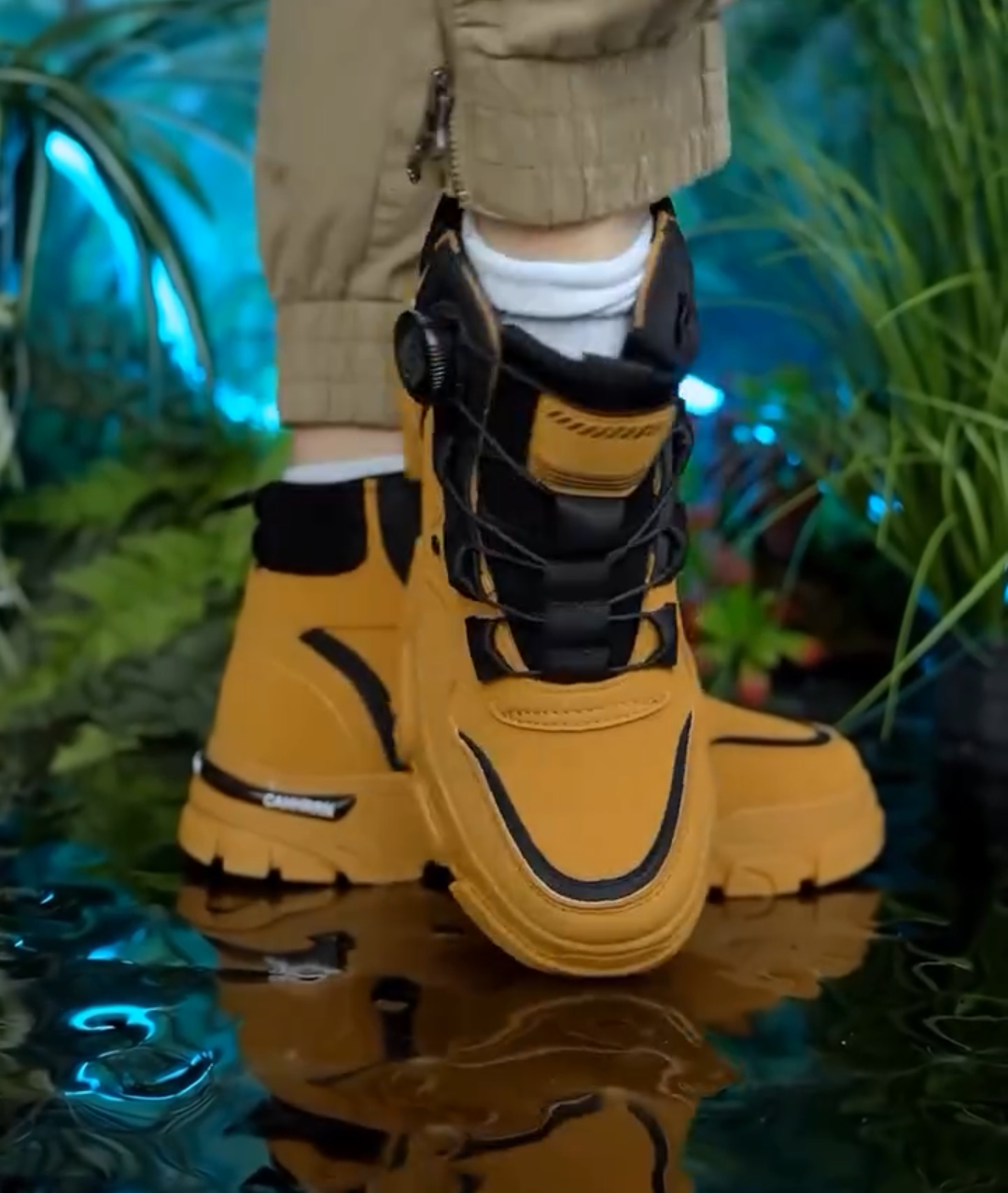 Thick-soled high-top work shoes