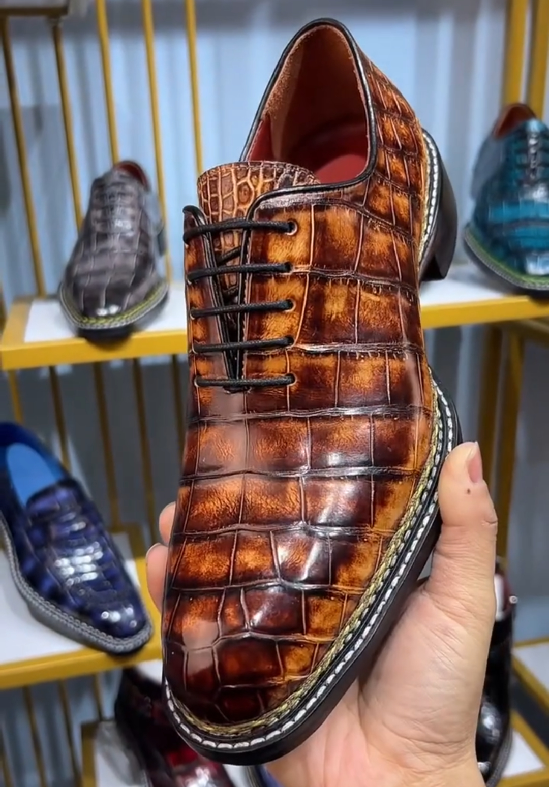 Embossed classic lace-up shoes