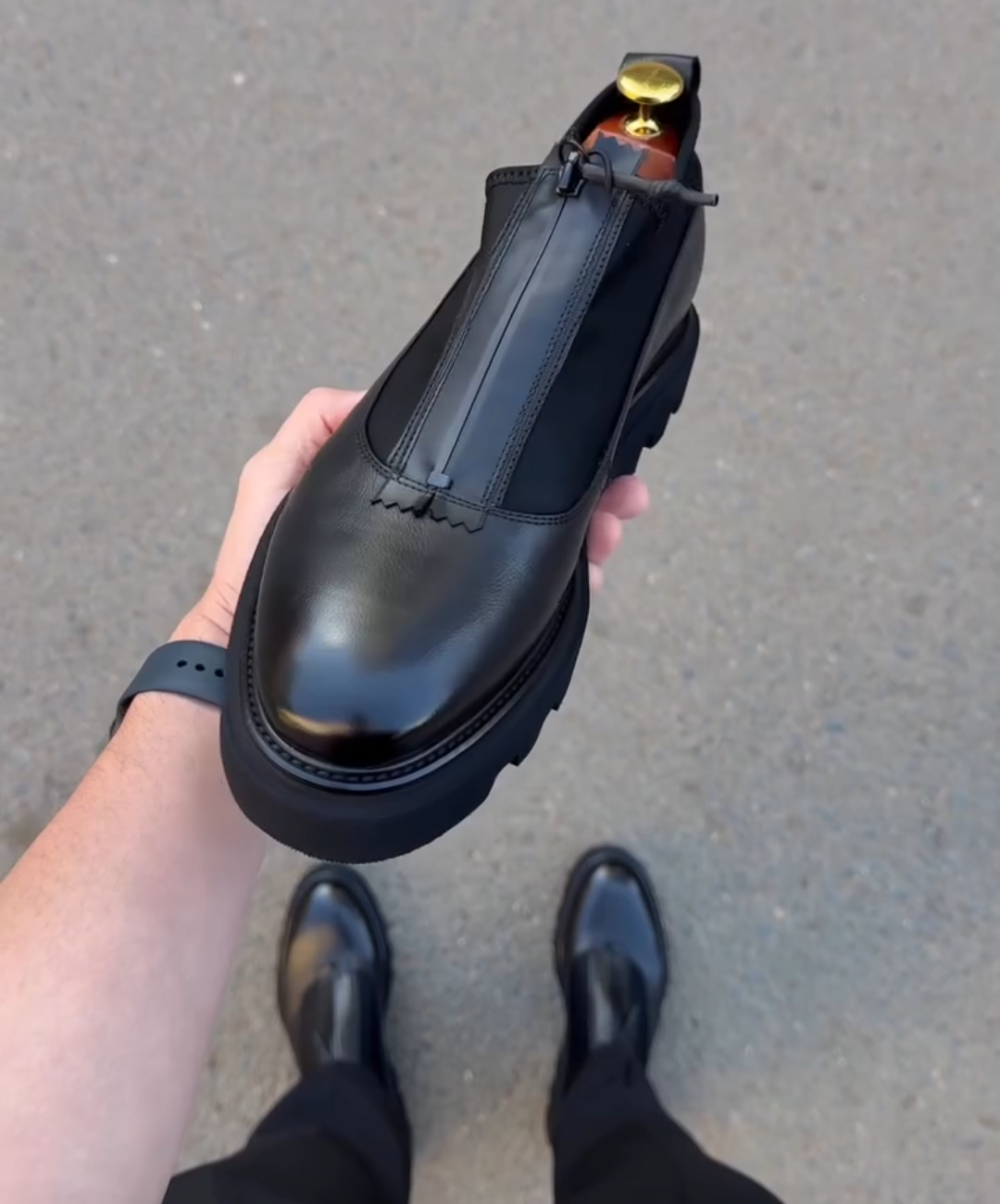 Zipper leather shoes