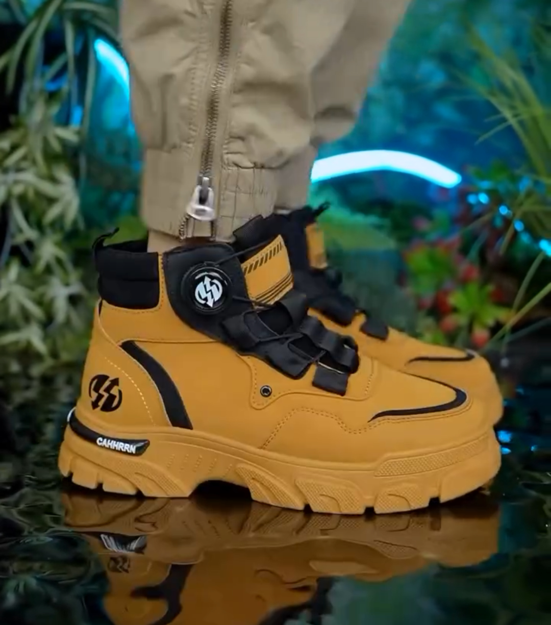 Thick-soled high-top work shoes