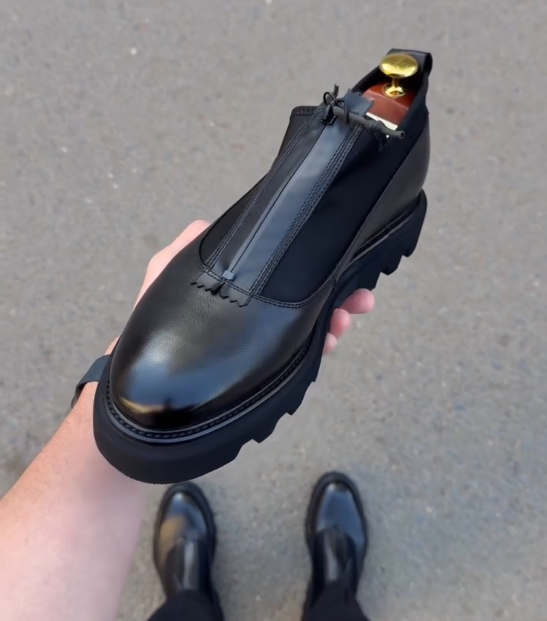 Zipper leather shoes